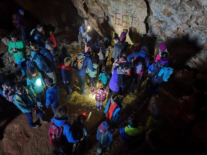 Atxerdiko kobazulora irteera antolatu du Alpinok Olentzero eta Mari Domingiri gutunak bidaltzeko