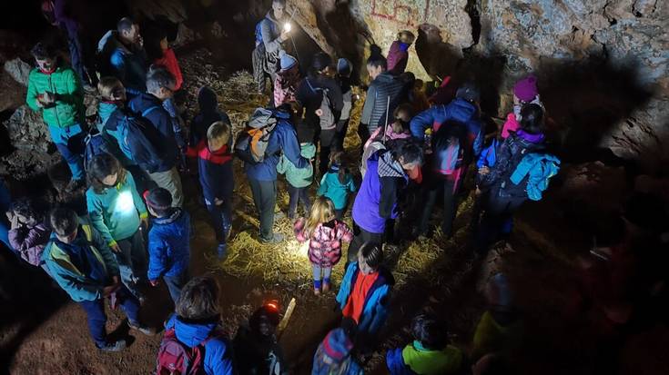 Atxerdiko kobazulora irteera antolatu du Alpinok Olentzero eta Mari Domingiri gutunak bidaltzeko