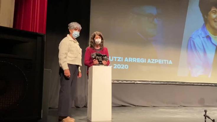 [BIDEOA] Gurutzi Arregi Durangoko adopziozko alaba izendatu dute