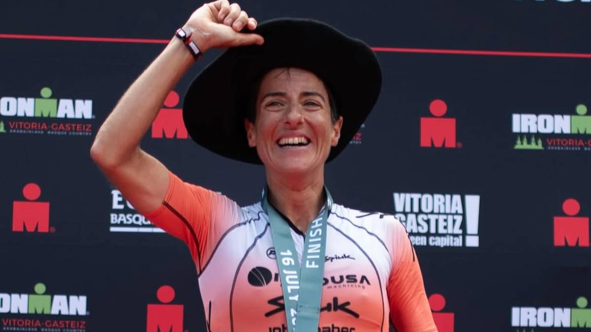 Gurutze Fradesek triatloi profesionaletik erretiratzen dela iragarri du