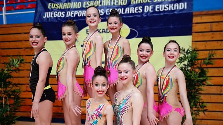 Zaldibarko Olazarmendi gimnasia erritmiko taldeak udako kanpusa antolatu du
