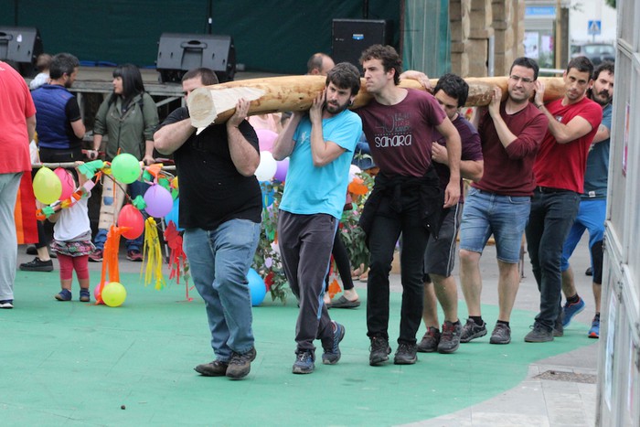 Jai Batzordeko kideek txupinazoa jaurtita hasi dituzte sanpedroak Atxondon - 1