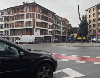 Desokupazio enpresa bat Zornotzan "etxegabetze bat egiteko asmotan" agertu dela salatu dute