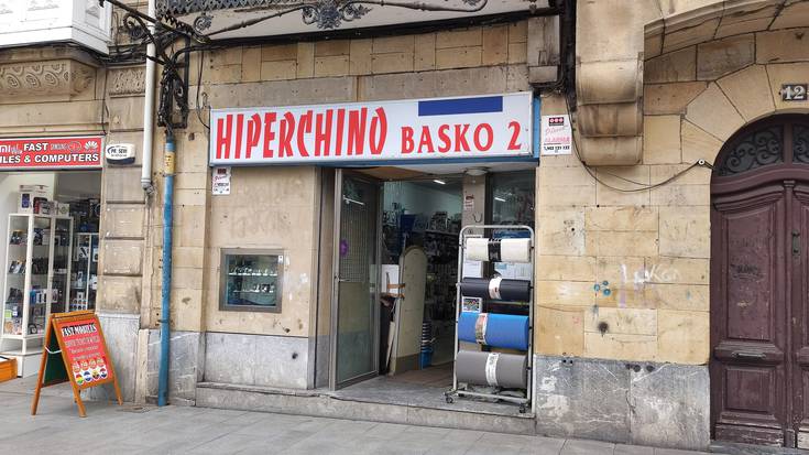 Pistola eskuan, Durangoko komertzio batean lapurreta egin zuten atzo