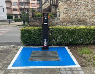 Bizikletak konpontzeko BiziPuntu berria du Atxondok, udaletxearen ondoan