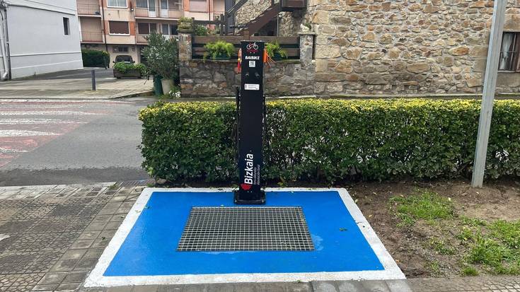 Bizikletak konpontzeko BiziPuntu berria du Atxondok, udaletxearen ondoan