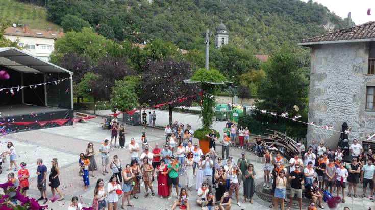 [EGITARAUA] Marte Lasarte, La Txama eta Anje Duhalde, Mañariko andramarietan