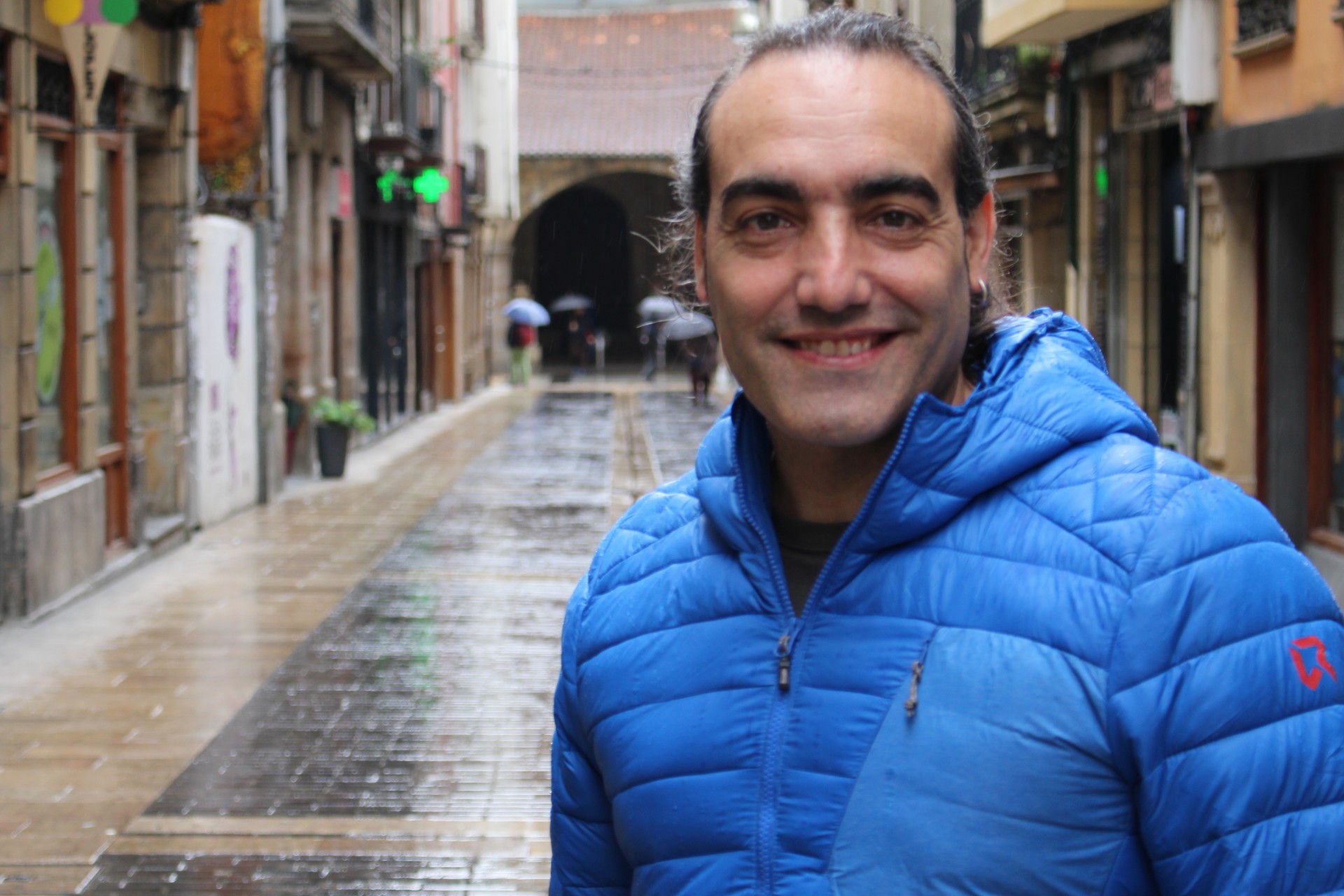 “Bestelako herri eredu bat behar dugu, jendeak espazioa berreskuratuko duena”