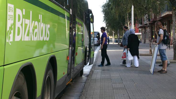 Leioako kanpuserako autobus linean errefortzuak eskatu dituzte EH Bilduk eta Herriaren Eskubideak