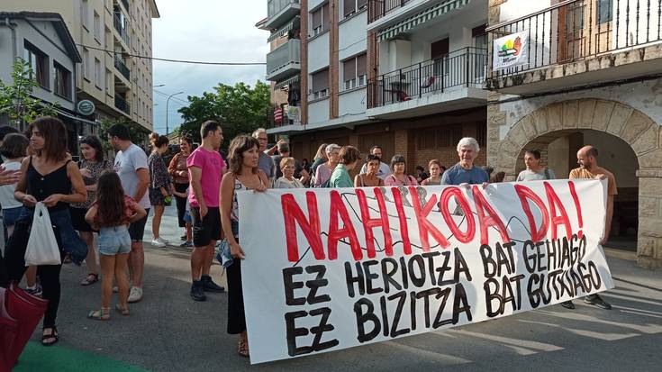 Azken heriotzak salatu eta migrazio politikak aldatzeko eskatu dute Atxondon