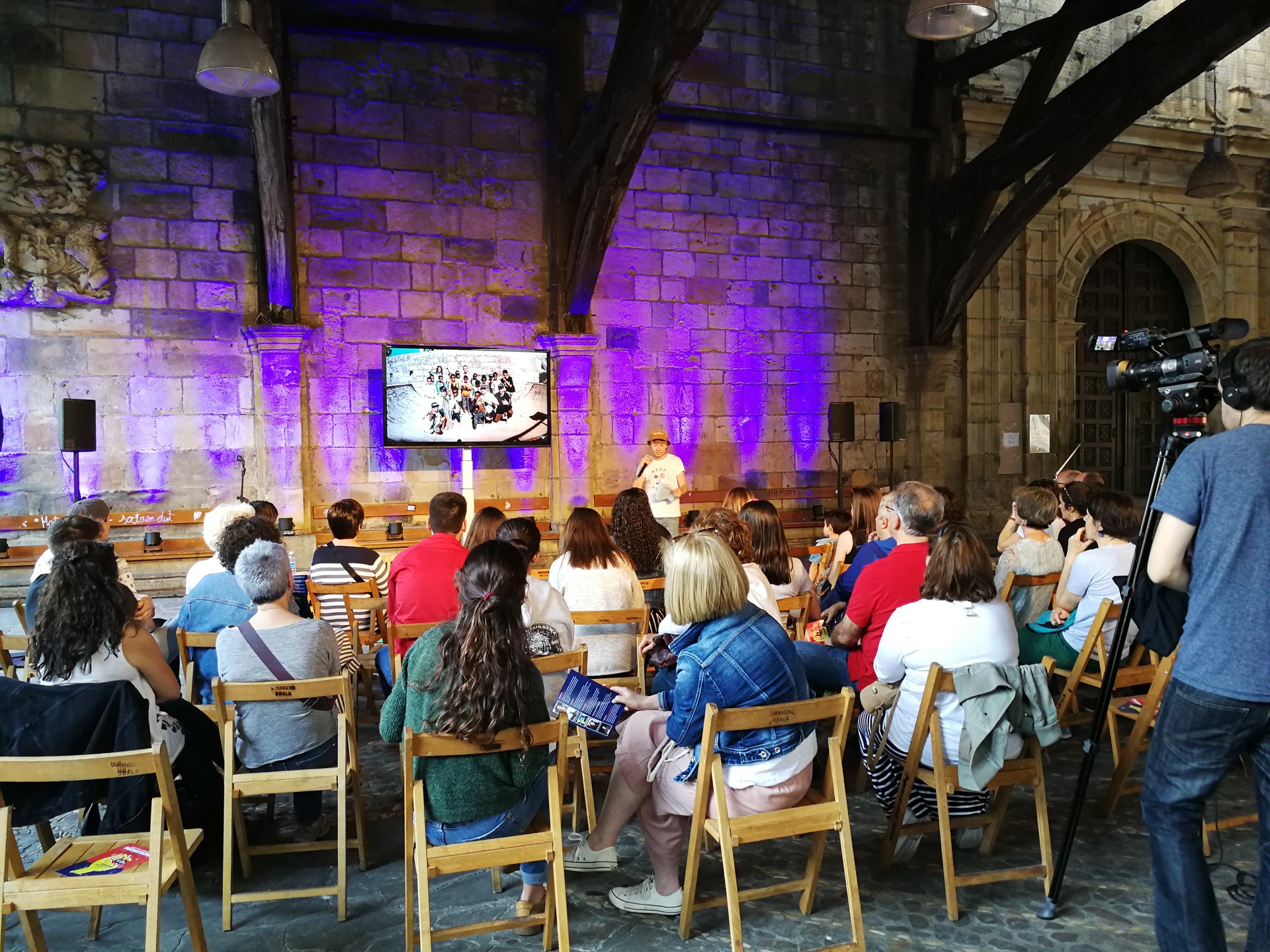 Aurkene Pagalday, Ane Barreinkua eta The Van taldea izango dira bosgarren Pechakucha saioko protagonistak
