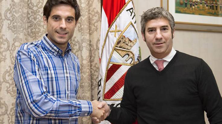 Xabi Etxeitak kontratua berritu du Athleticekin 