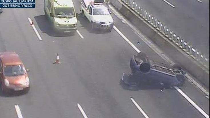 Zauritu bat A8an Iurreta parean gertatu den istripuan