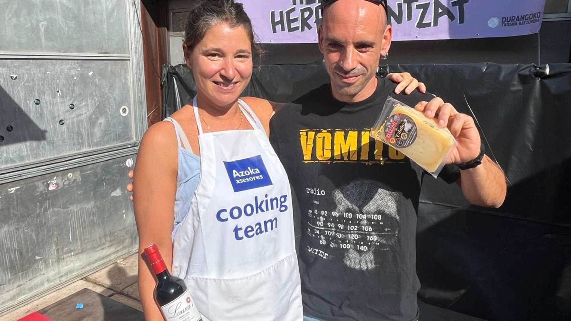 "Urtero bertan sortzen den giroak egiten du berezi txosnaguneko paella txapelketa"