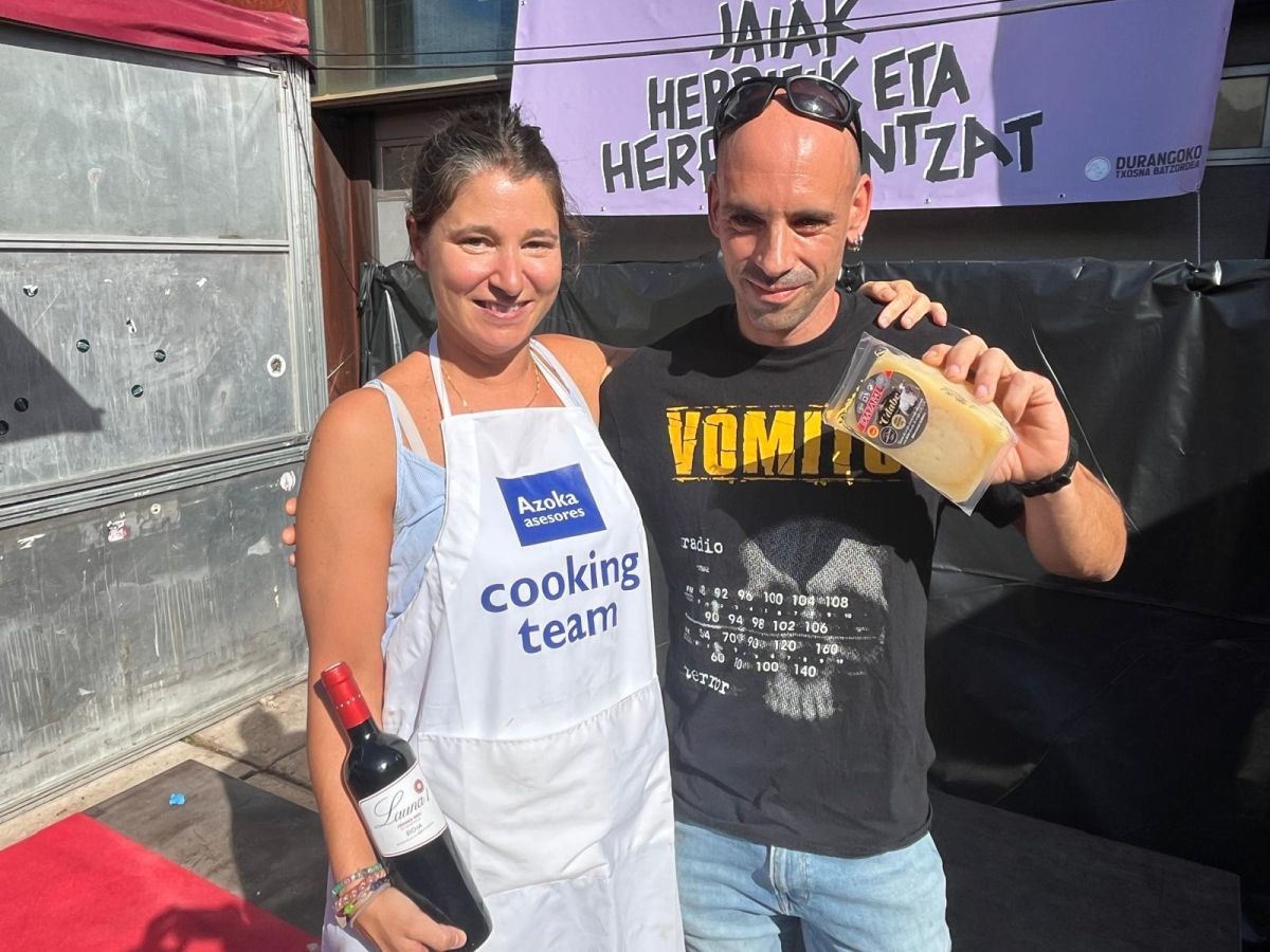 "Urtero bertan sortzen den giroak egiten du berezi txosnaguneko paella txapelketa"