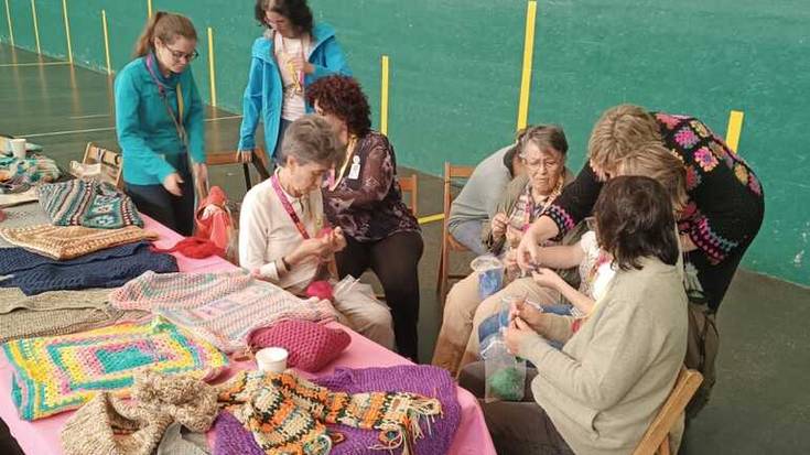 [ARGAZKI GALERIA]: Jostorratzak, hari-matazak eta giro ona nagusi atzo Traña-Matienan