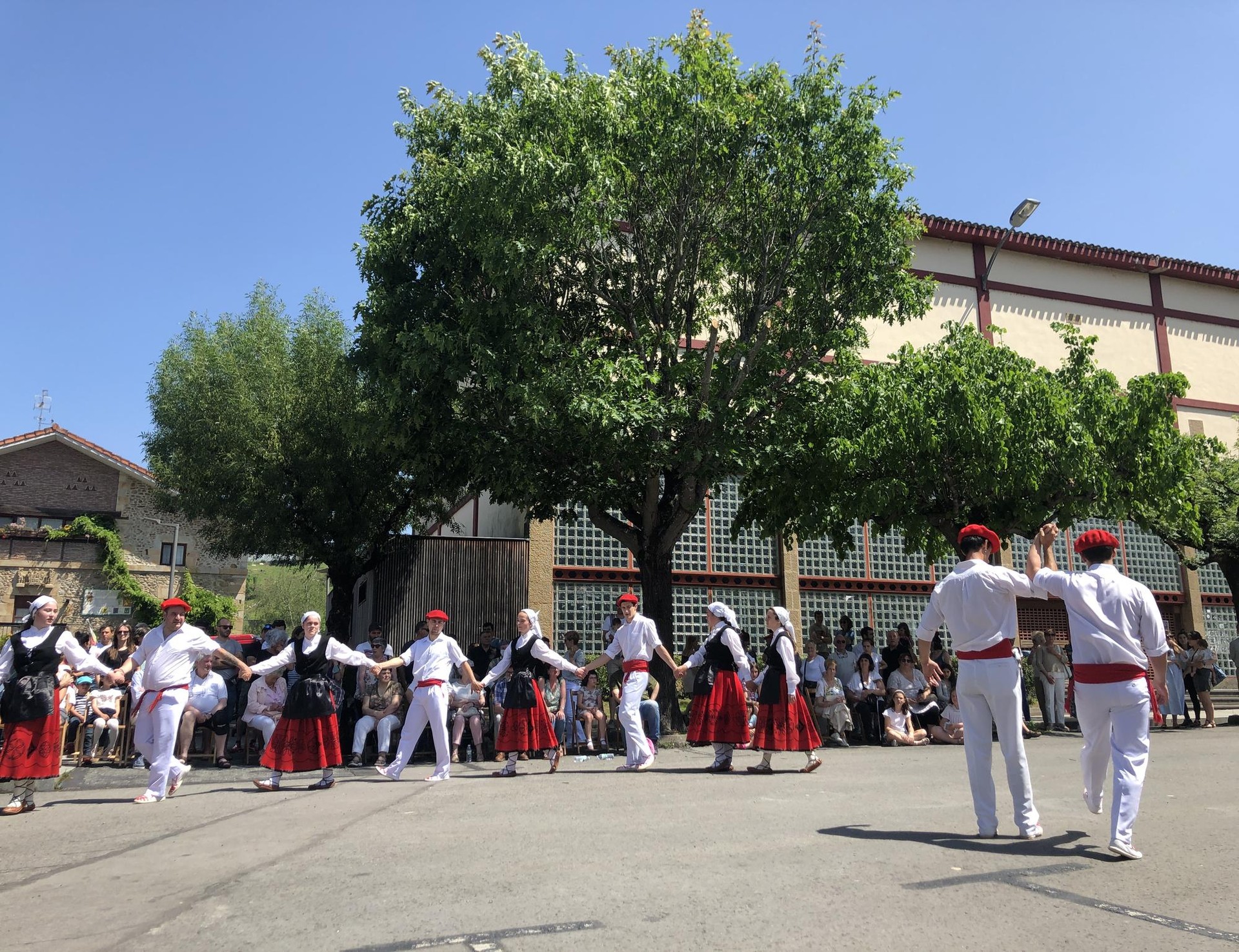 [EGITARAUA]: J. Martina, Su Ta Gar, Katu eta Bengo santrokazetan