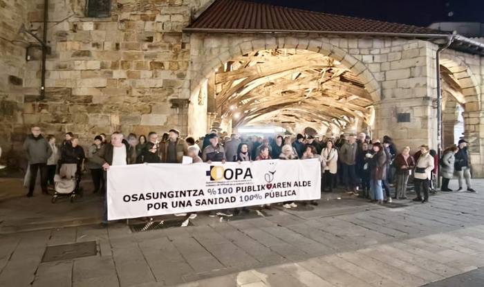 "Osasun publikoa eta kalitatezkoa" aldarrikatu dute DOPAk deitutako elkarretaratzean