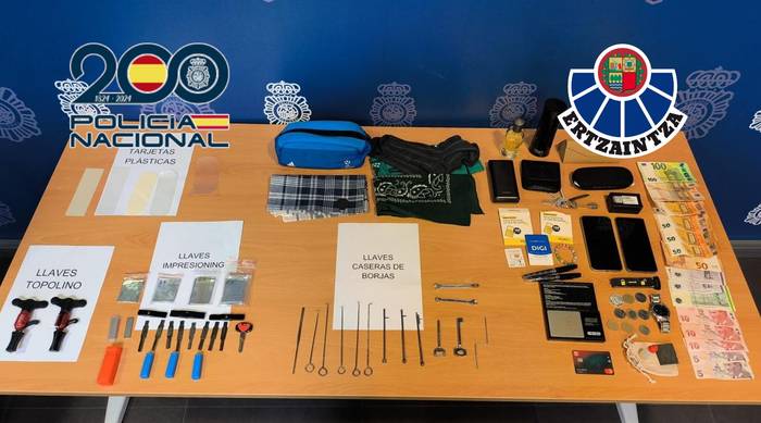 Hiru pertsona atxilo, Durangoko eta Zornotzako etxebizitzetan lapurretan egitea egotzita