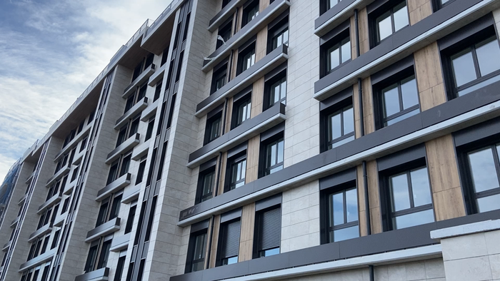 Durangoko EH Bildu: "Etxebizitza tasatuak merkatuko prezioan saltzeak higiezinen burbuila elikatzen du"