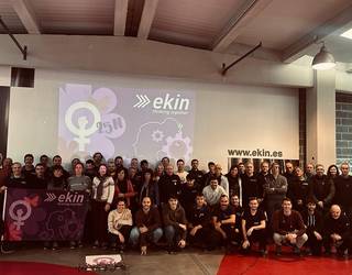 Ekinek geldialdia egin du Zornotzako, Indiako eta Mexikoko lantegietan indarkeria matxistaren kontrako konpromisoa erakusteko