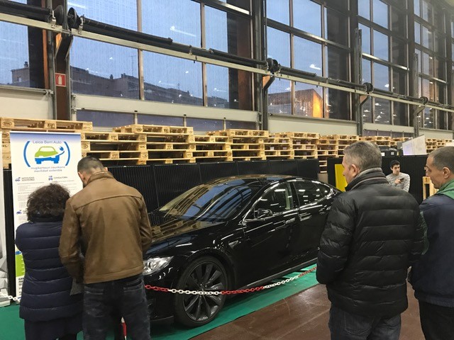 8.700 bisitari izan ditu Berdeago azokak