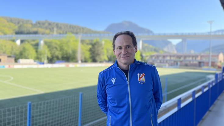 Durangoko Kulturaleko zuzendaritza berriak Jon Larreategi entrenatzaile kargutik kendu eta Jon Gonzalez fitxatu du
