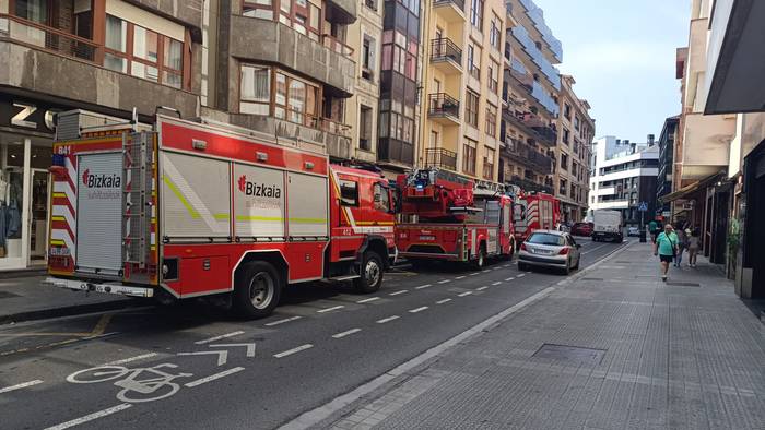 Ermodo kaleko etxe batean sua piztu da