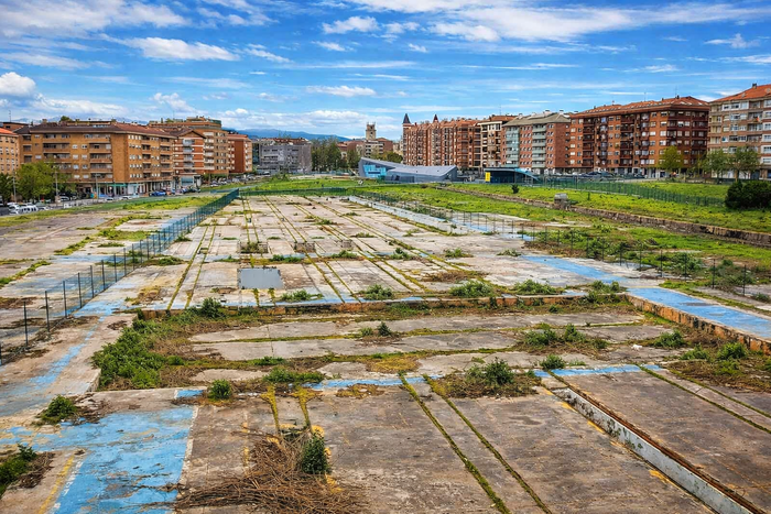 Tren geltoki zaharreko Arau Subsidiarioak aldatzen hasi dira Durangon