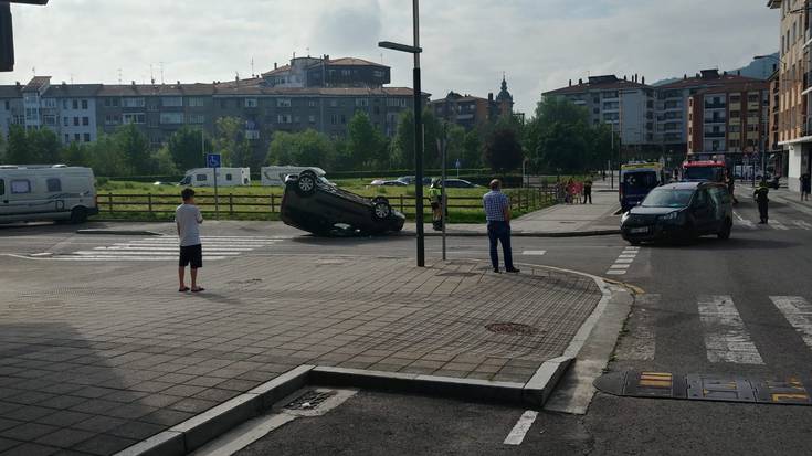Auto bat irauli da Zornotzako Aramotz kalean