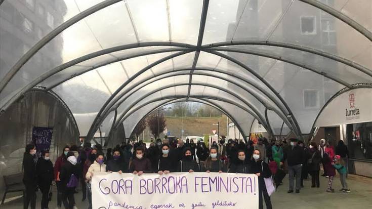 [ARGAZKI GALERIA] Morez bete dituzte ostera ere Durangaldeko kaleak