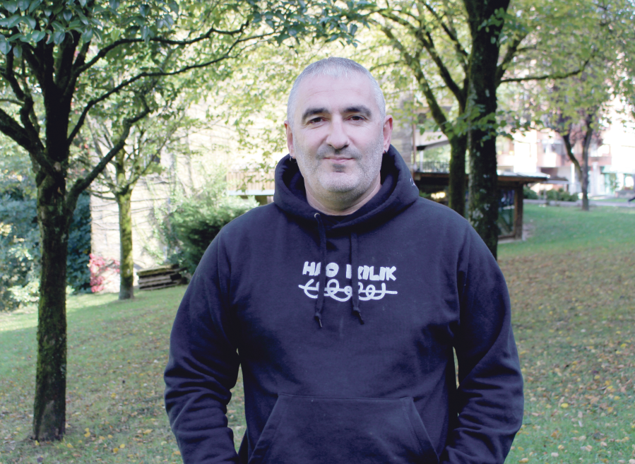 “Surflariak olatuak noiz sortuko egoten dira eta gure kasuan kontrakoa zen: itsaso lasaiaren zain egoten ginen"
