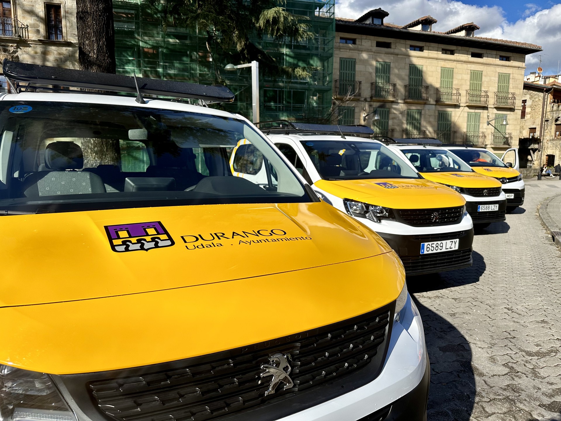 Lau auto elektriko berri Durangoko obra brigadarentzat