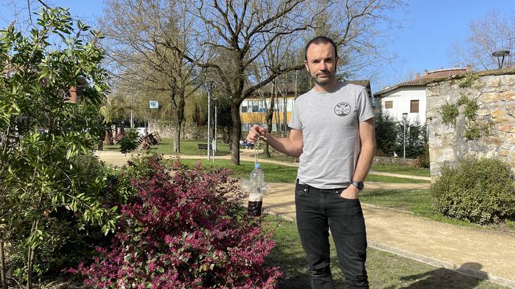 Garagardo beltza, ahabi siropea eta ardo zuria, asiar liztorra amaitzeko edabea