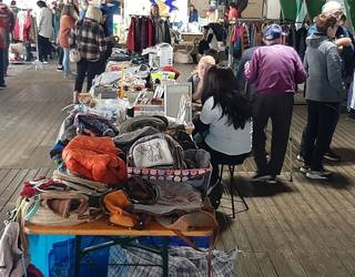 Berriztu sortzaileen azokaren beste edizio bat, domekan