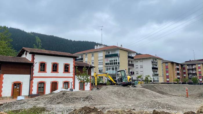 Atxondoko Udalak pump-track zirkuitua eraikitzeko lanak hasi ditu