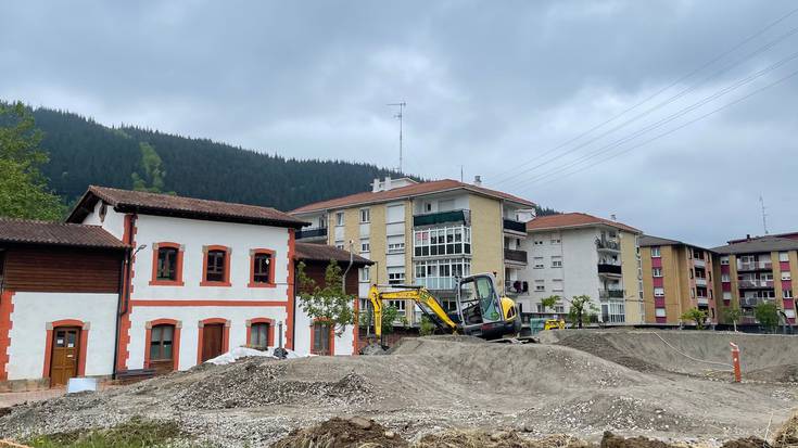 Atxondoko Udalak pump-track zirkuitua eraikitzeko lanak hasi ditu