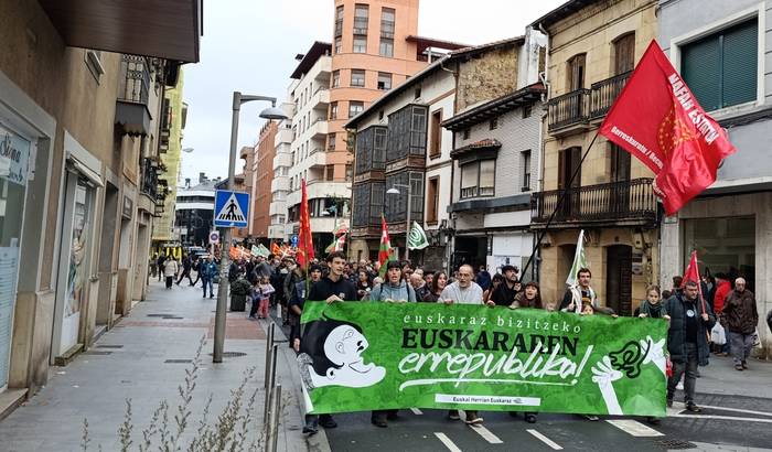 [ARGAZKI GALERIA] EHEk "hizkuntza-politika ausartak egitera eta benetako eztabaidak zabaltzera" deitu du