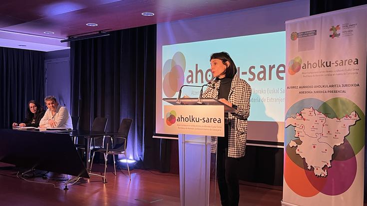 Iaz, 2024an baino ia mila lagun gehiago artatu zituen Aholku Sareak-ek