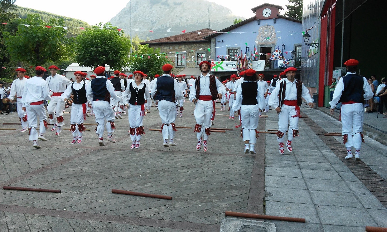 Ezpatadantzari Eguna 