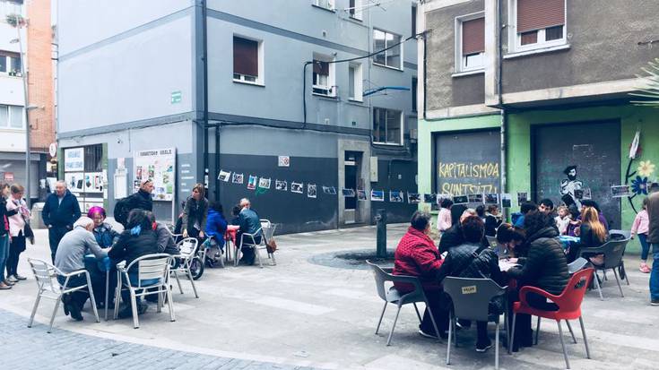 Mintzopotean batu dira gaur Iurretan