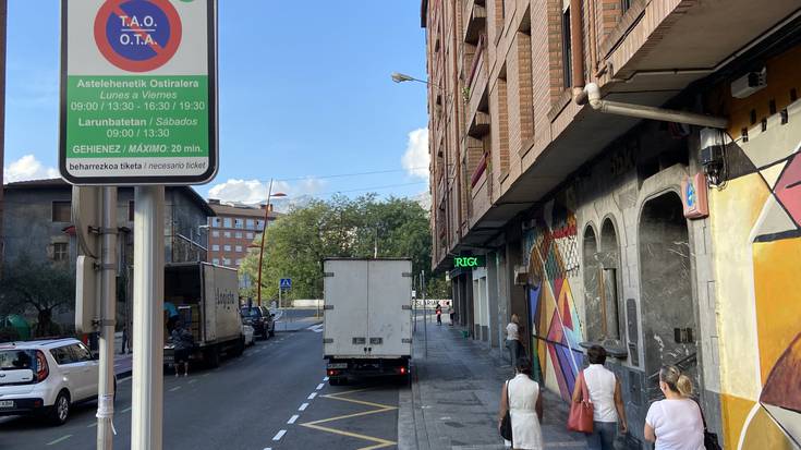 20 minutuko gehienezko aparkaldiak Iurretako botikaren eta postetxearen inguruetan