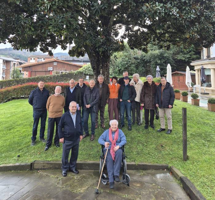 1944ko kintoak bazkaritarako batu dira asteburuan