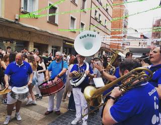 [EGITARAUA]: Paella eta gilda txapelketak eta musika Goienkaleko jaietan