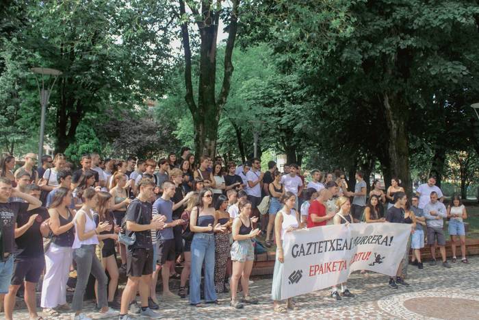 Durangoko gaztetxeko kide bat epaitu dutela salatu du Kaletik Gaztetxerak