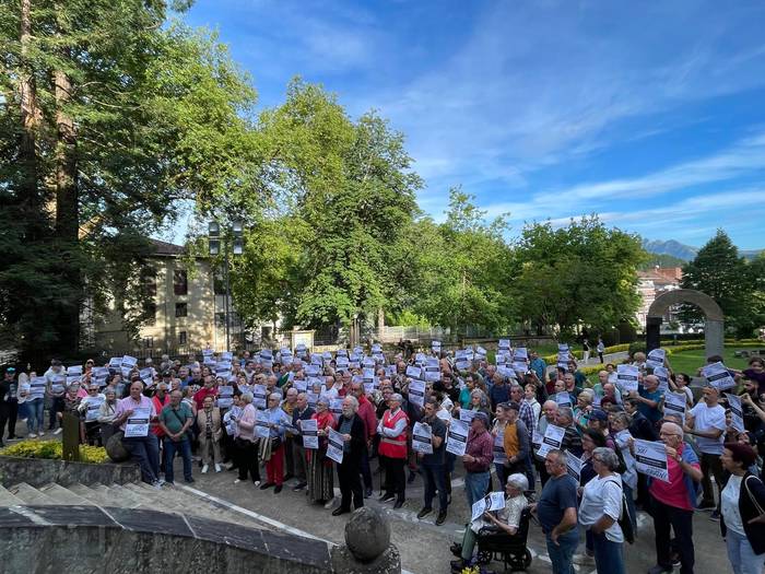 Berrizko Udalbatzak hutsik geratu diren mediku bien lanpostuak "atoan betetzea" eskatu dio Osakidetzari