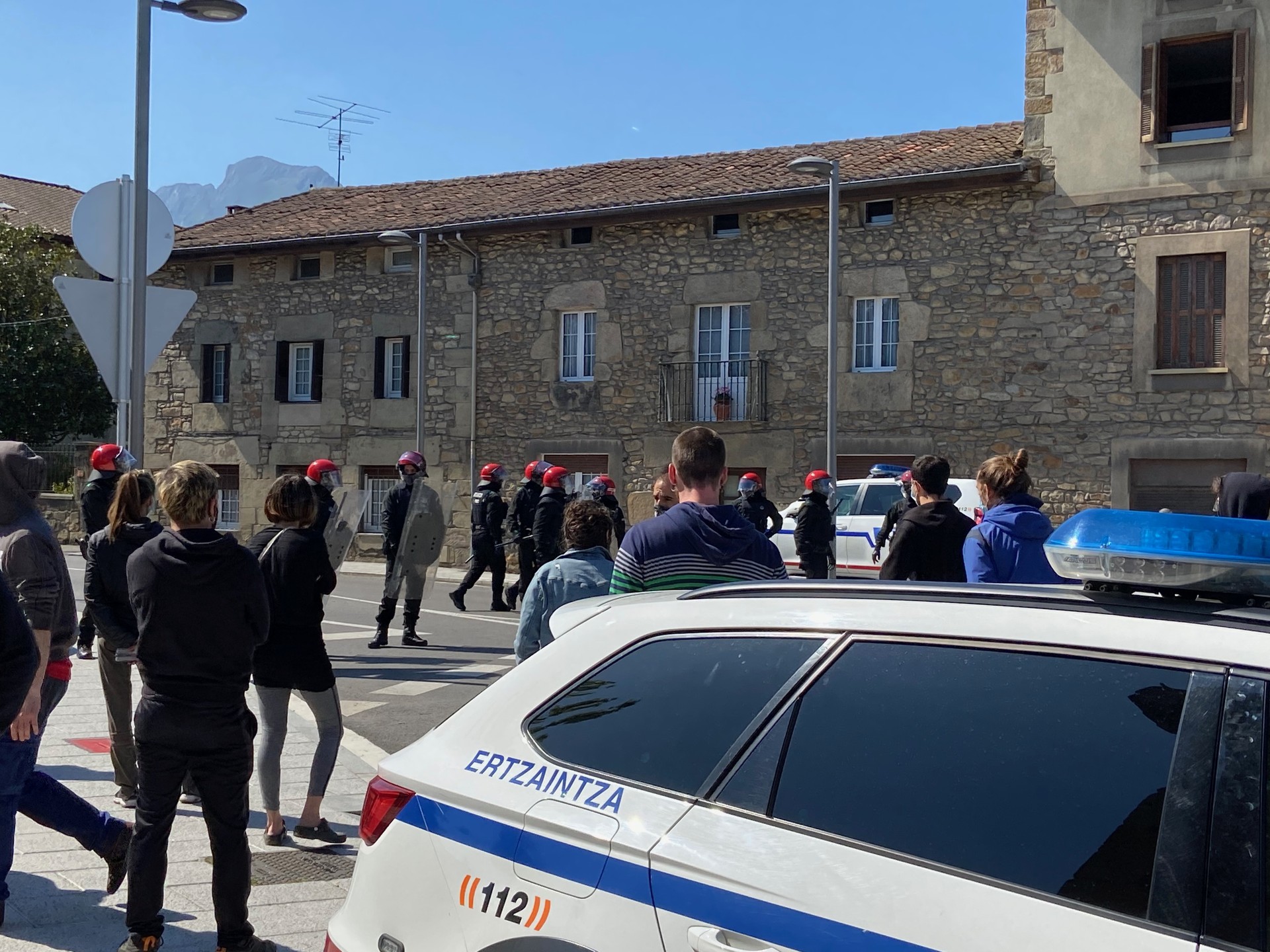 "Desokupa eta halako enpresak kontratatzea negozio ona da enpresentzat, ez etxeen jabeentzat"