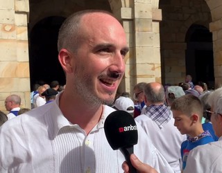 [BIDEOA]: Ohorezko aurreskuak eta artopilen banaketak jendetza batu du San Fausto egunean