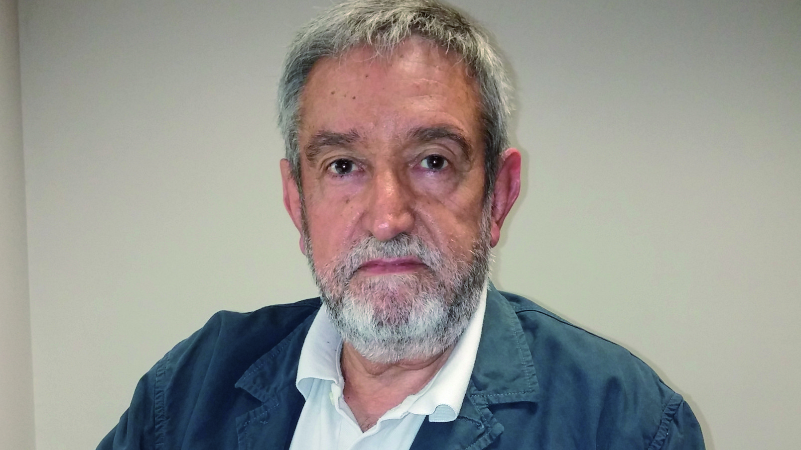 Jose Felix Azurmendi: "Uste dut gizarte honek merezi duela historia beste modu batera tratatzea"