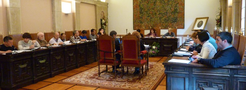 2013ko kontu orokorra kanpoko informe bategaz aztertzea eskatu dute 